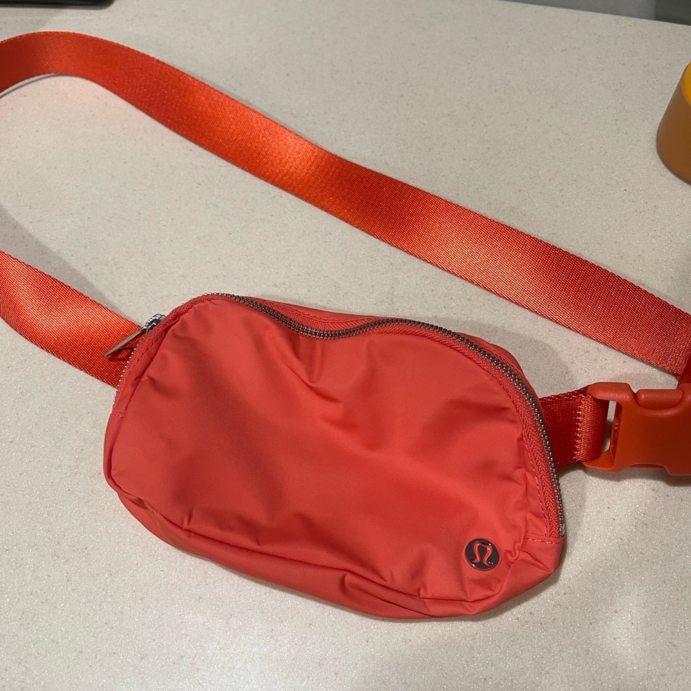 New lululemon belt bag